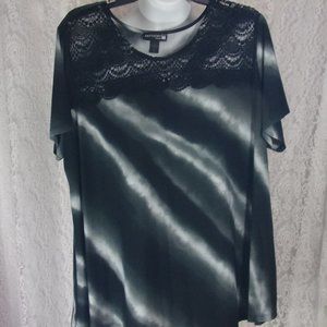 Antthony Originals Black & White Top with  Black Lace Size P2X  NWOT